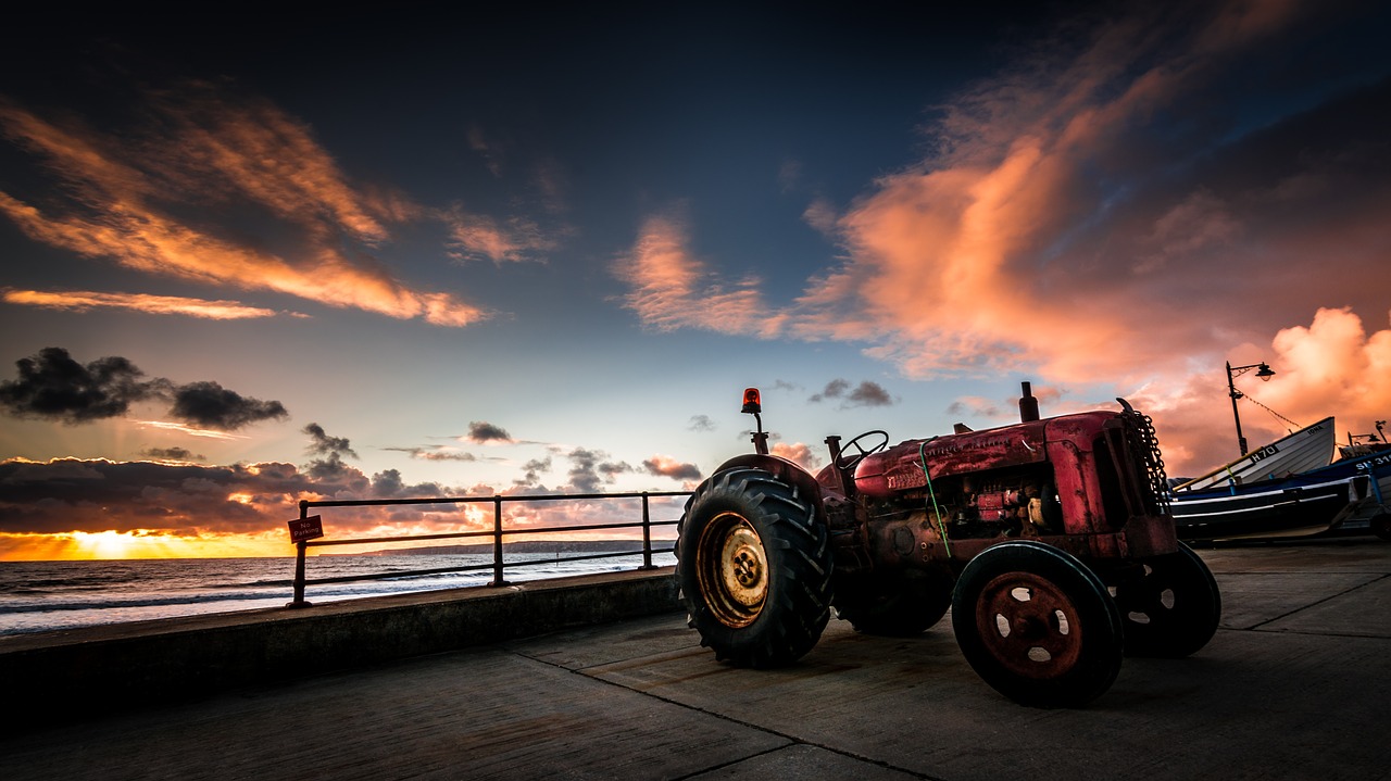 tractor fordson sunrise free photo
