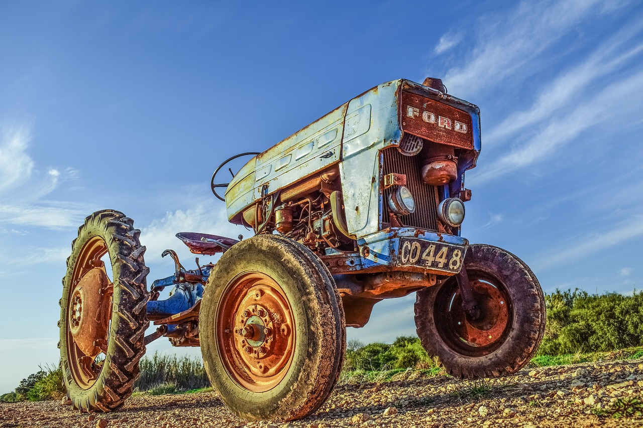 tractor farm countryside free photo