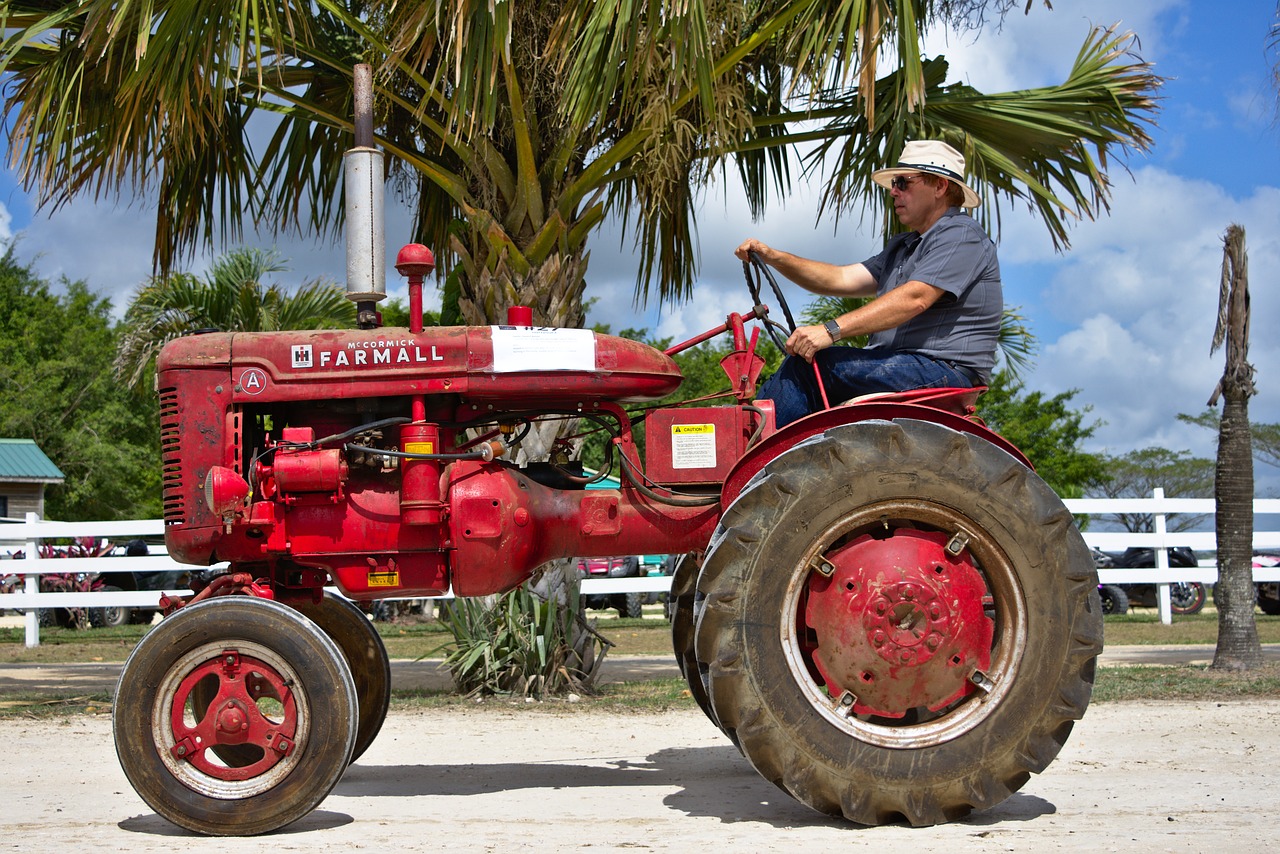 tractor old vintage free photo