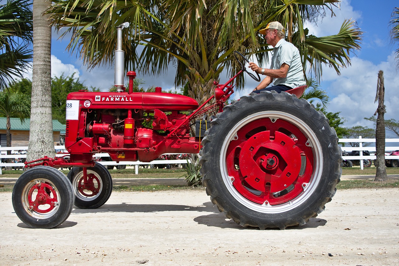 tractor antique old free photo