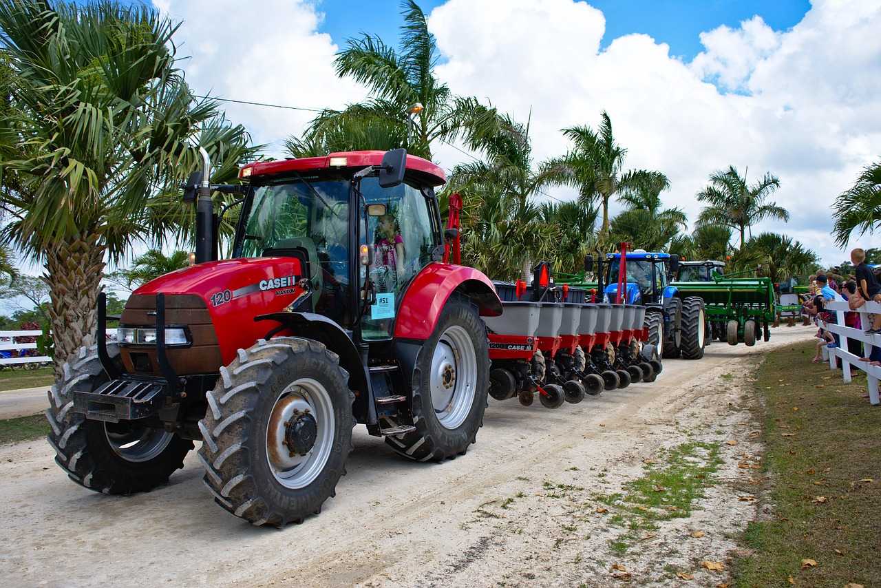 tractor case red free photo