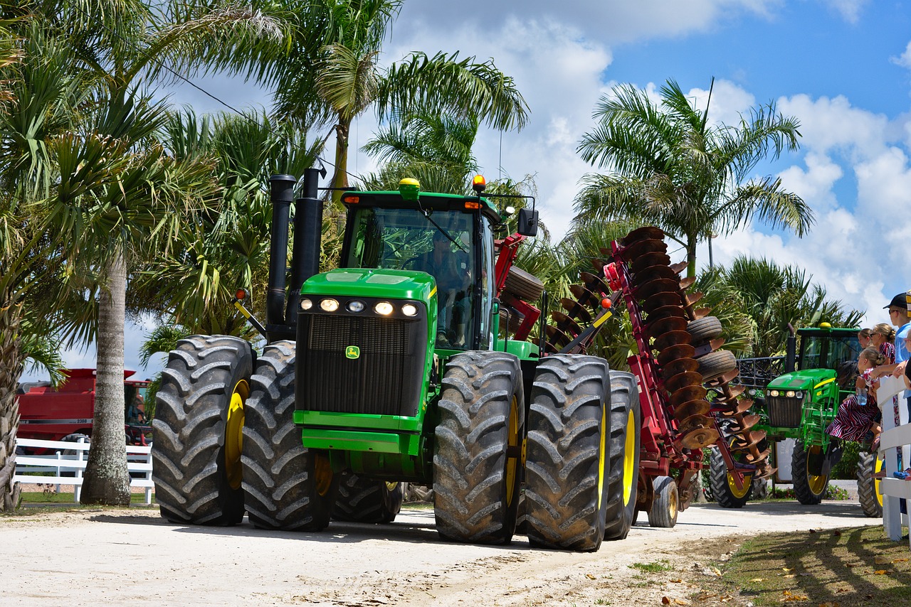 tractor wide big machine free photo