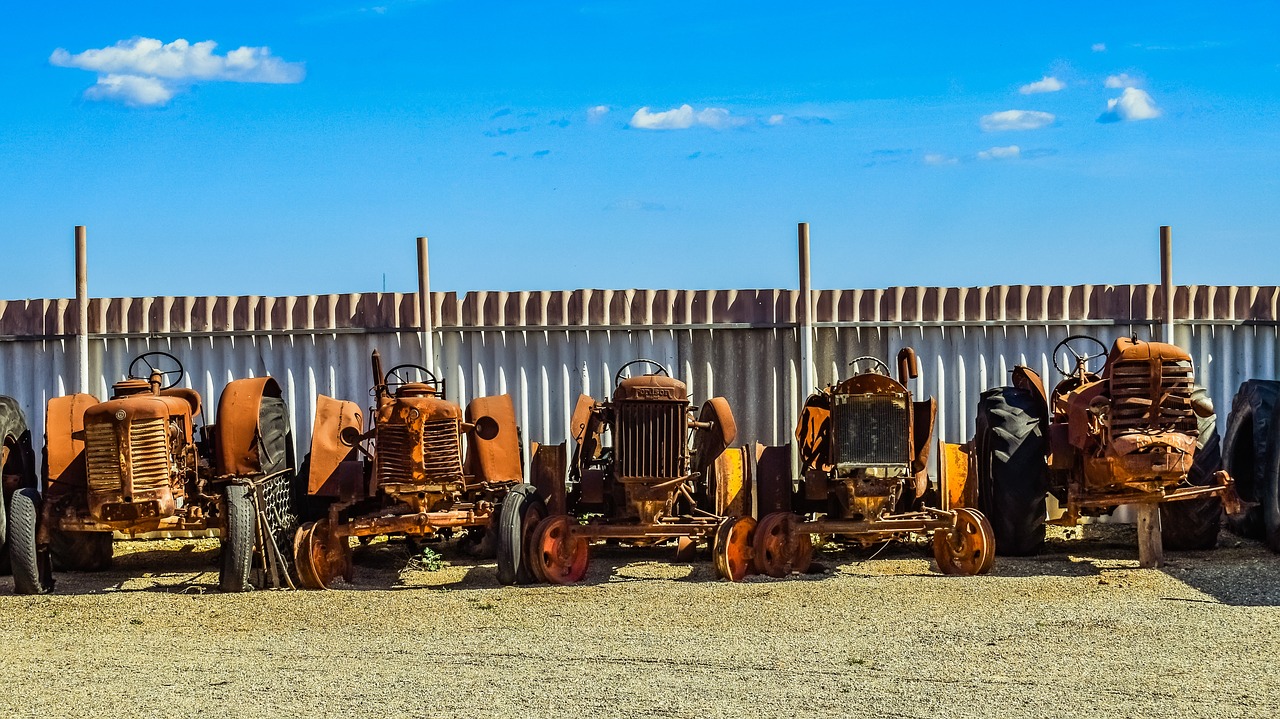 tractor old rusty free photo