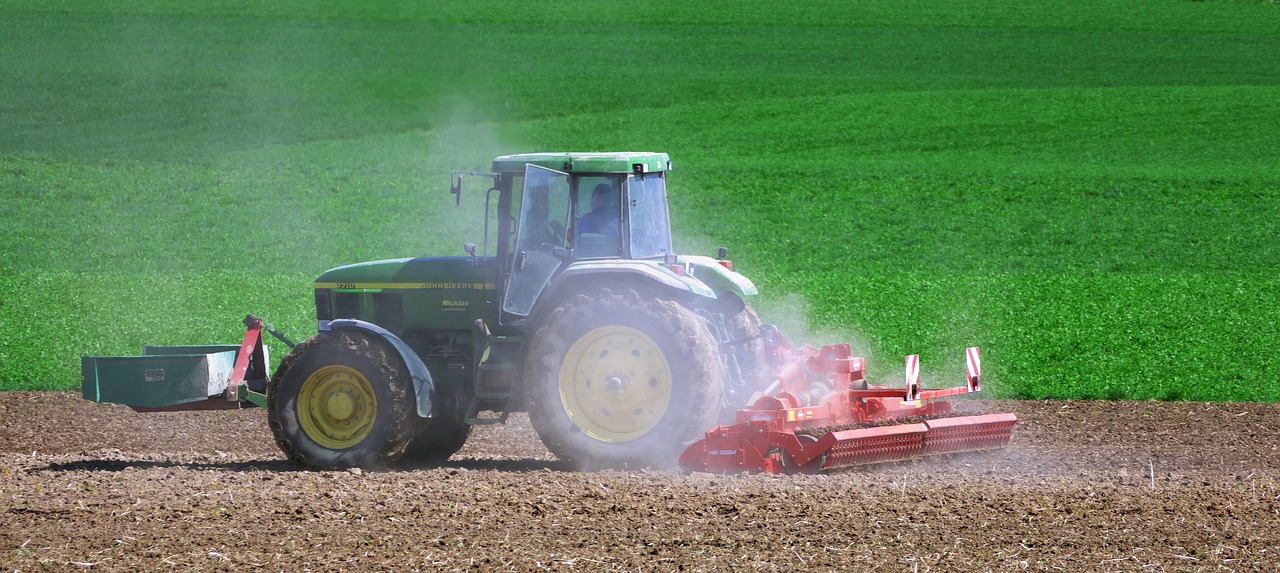 tractor  arable  dusty free photo