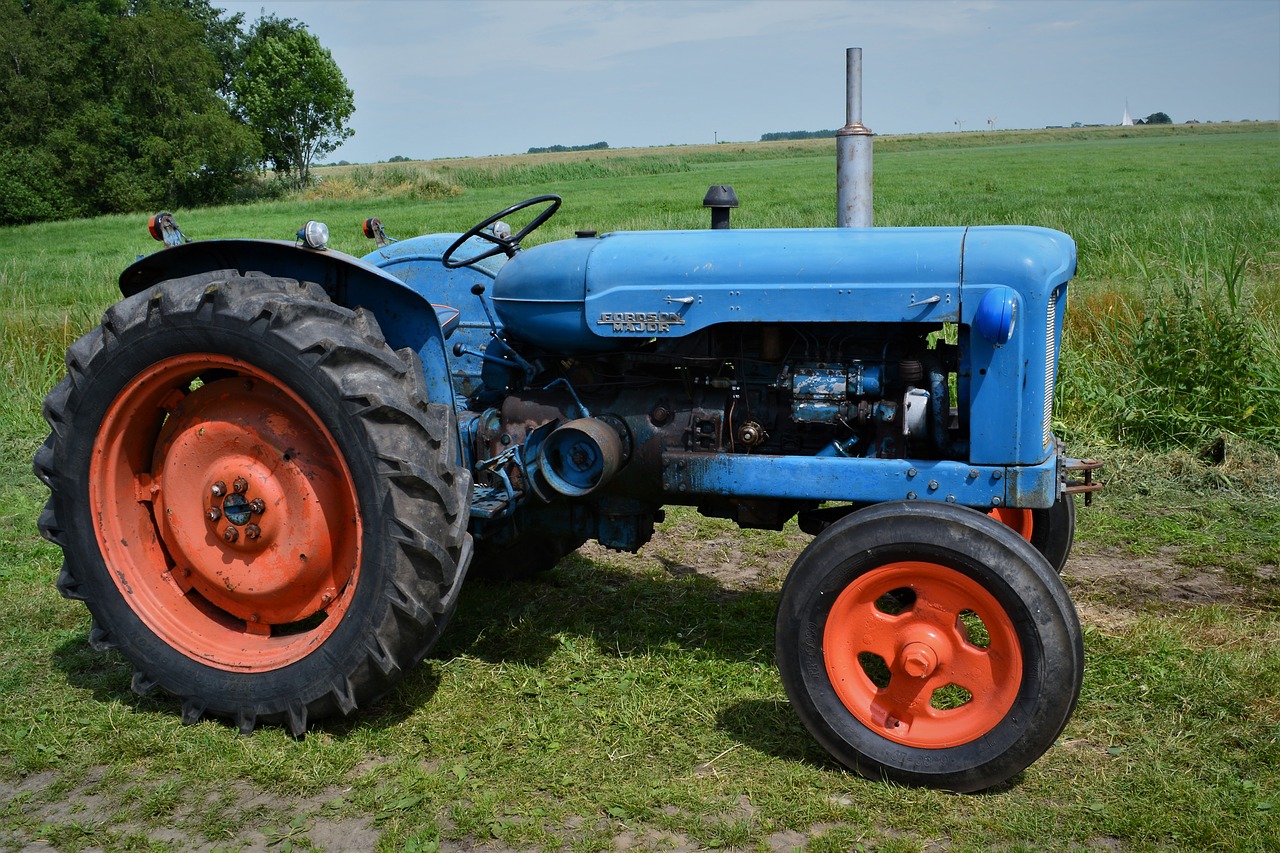 tractor  machine  vehicle free photo