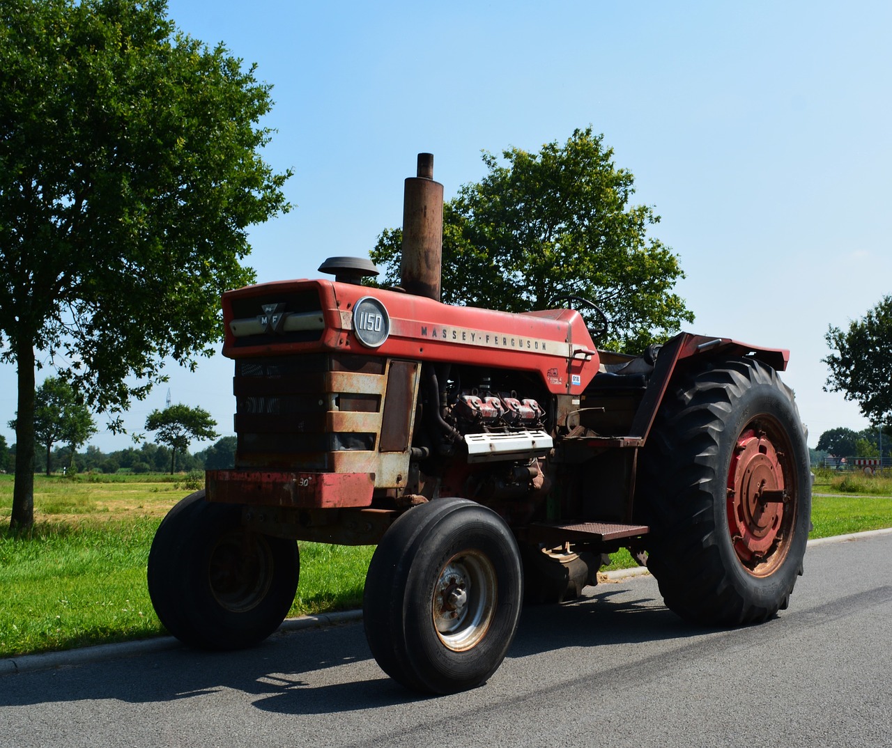 tractor  vehicle  oldtimer free photo