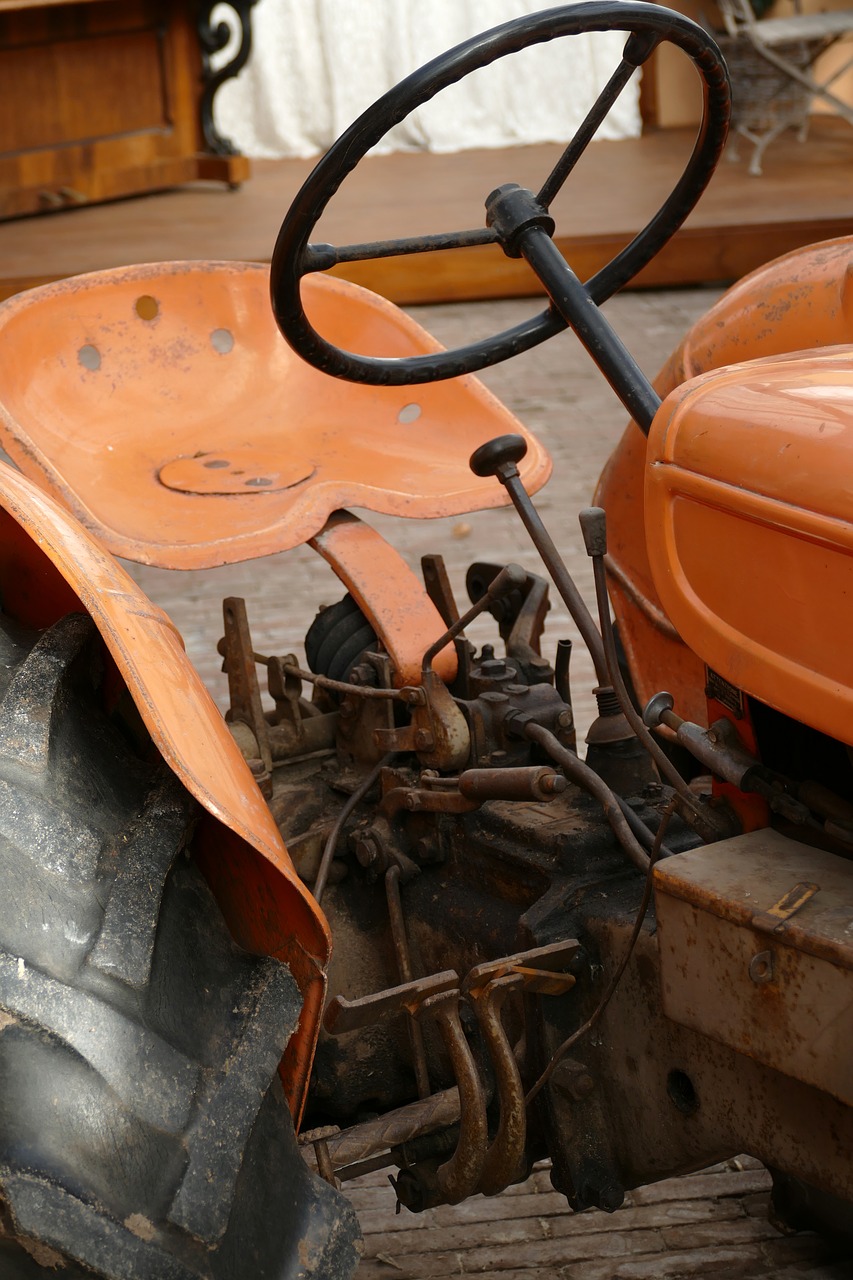 tractor  vehicle  oldtimer free photo