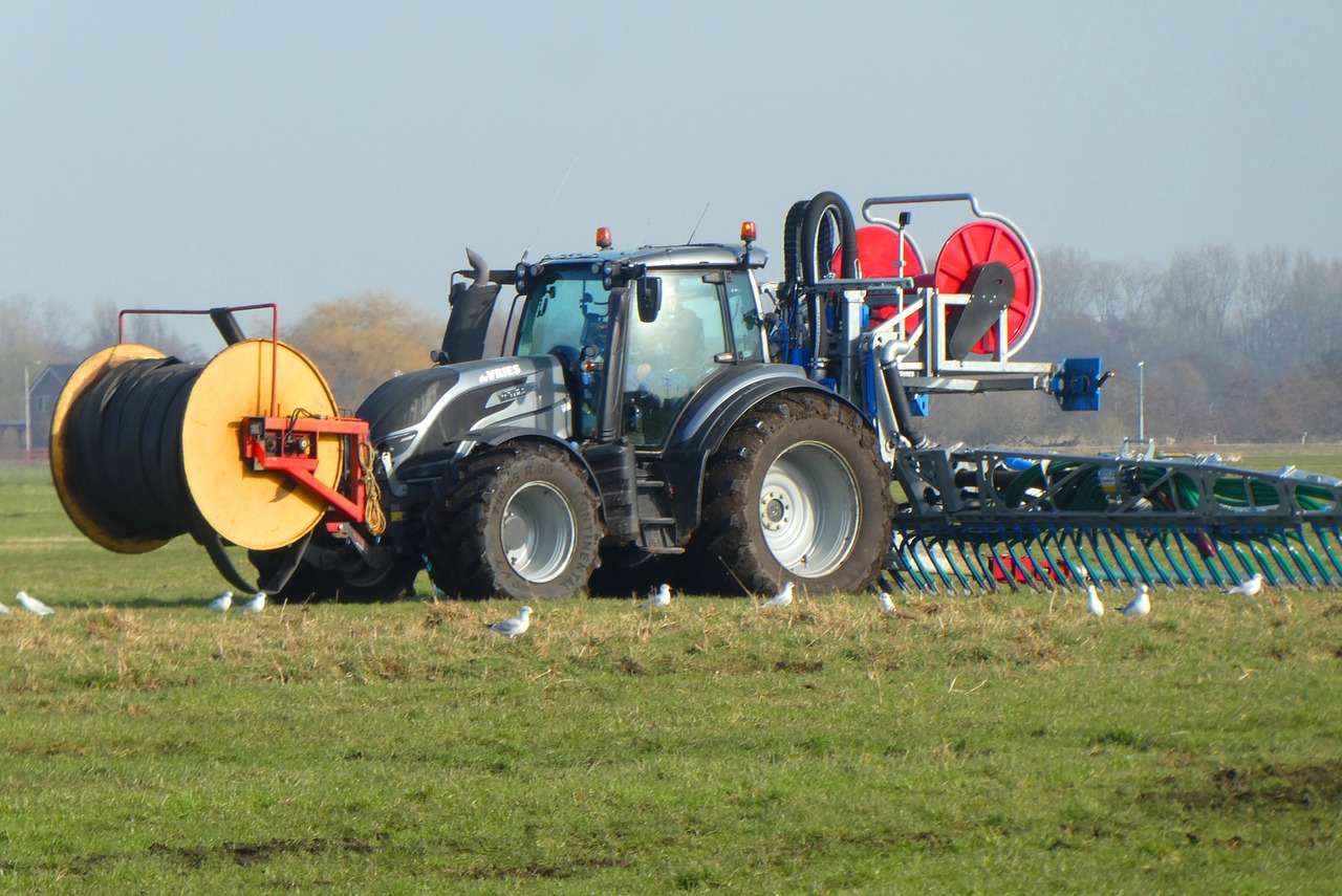 tractor  manure spreading  injecting ground free photo