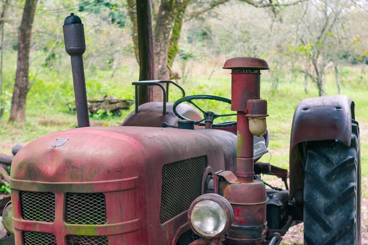 tractor  red  vehicle free photo