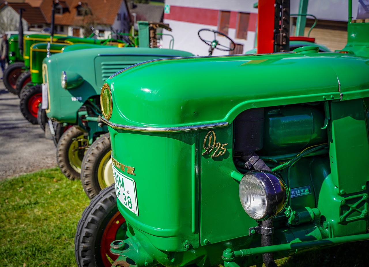 tractor  bulldog  oldtimer free photo