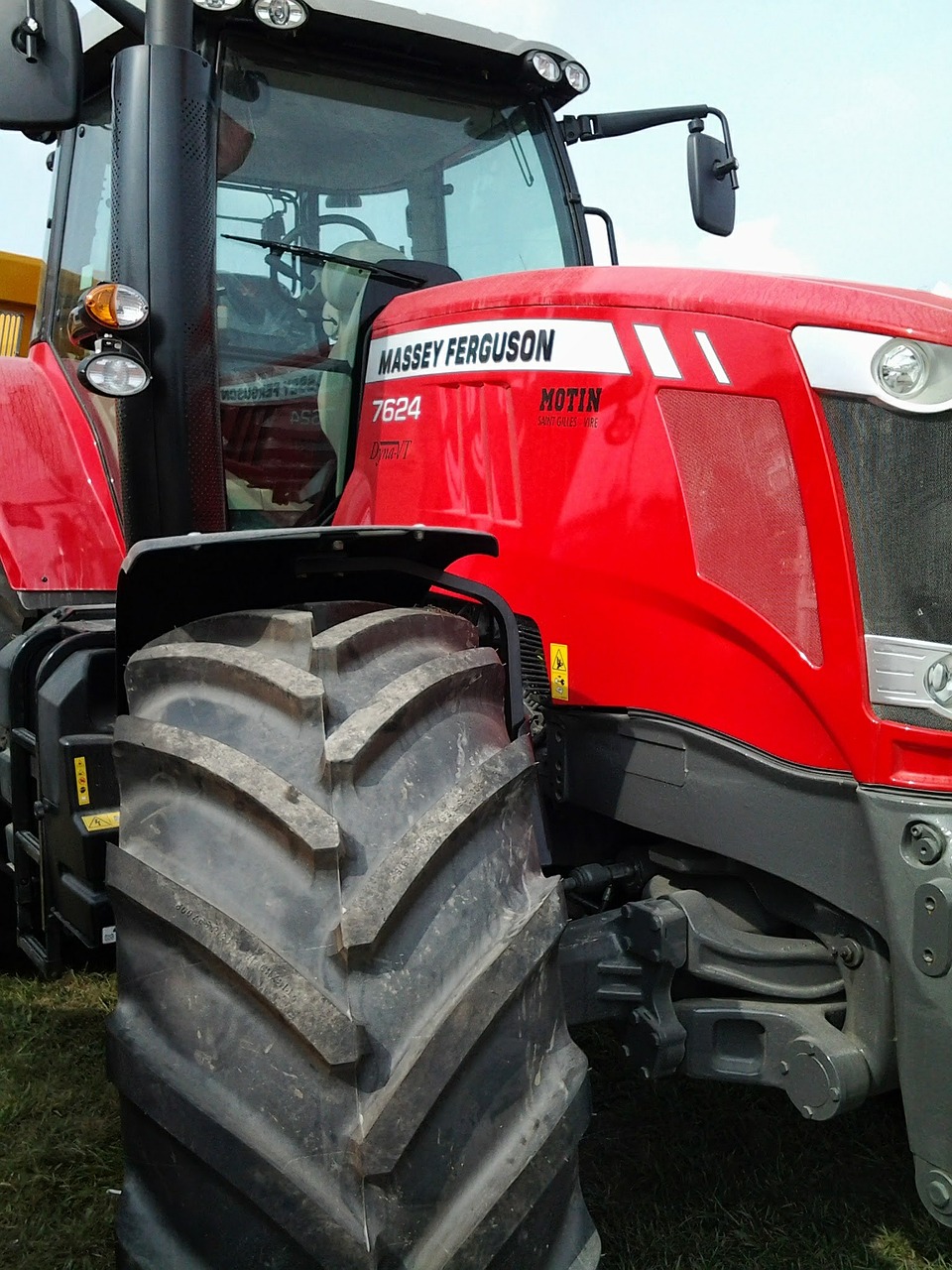 tractor agriculture massey fergusson free photo