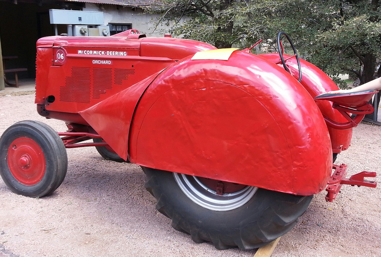 tractor vintage red free photo