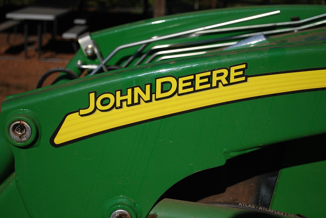 tractor farm john deere free photo