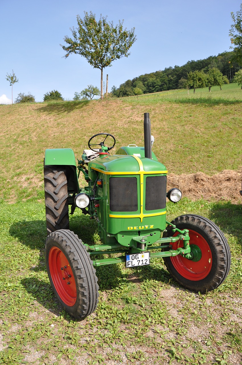 tractor tractors oldtimer free photo