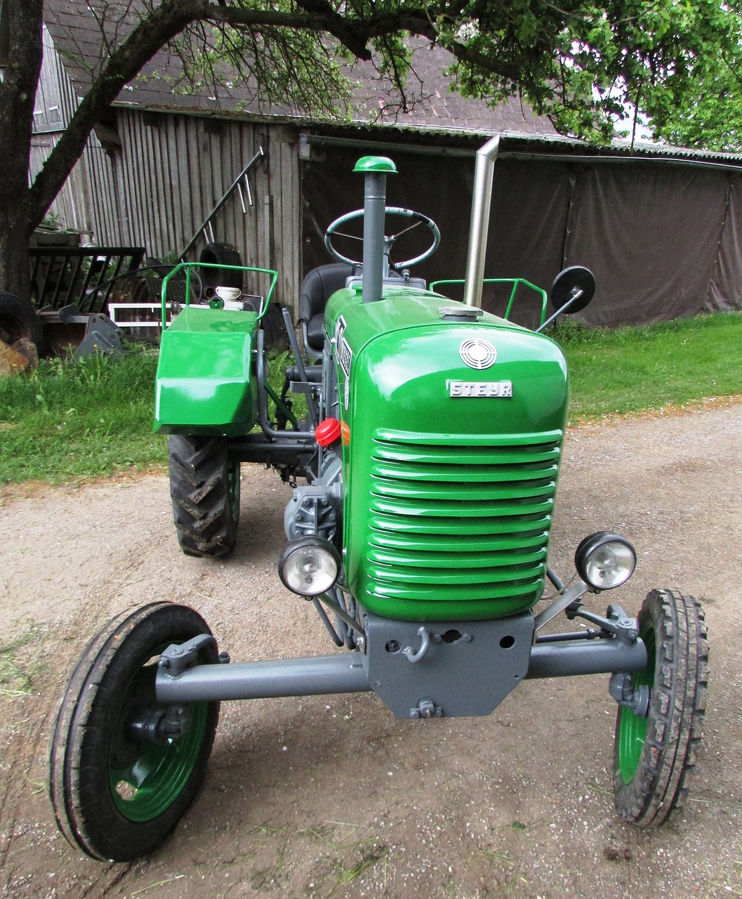 tractor oldtimer agriculture free photo