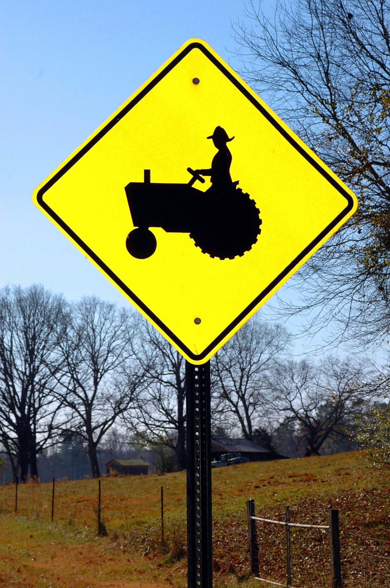 tractor sign crossing free photo