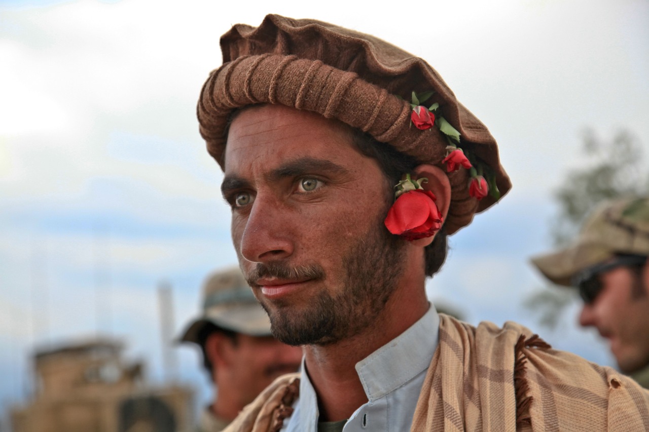 tradition man headdress free photo