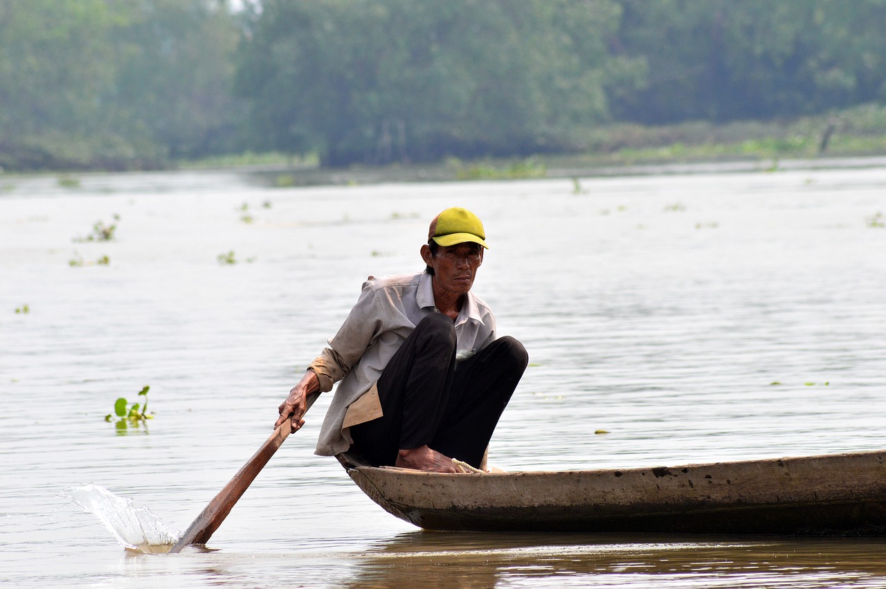 traditional vietnam fishing free photo