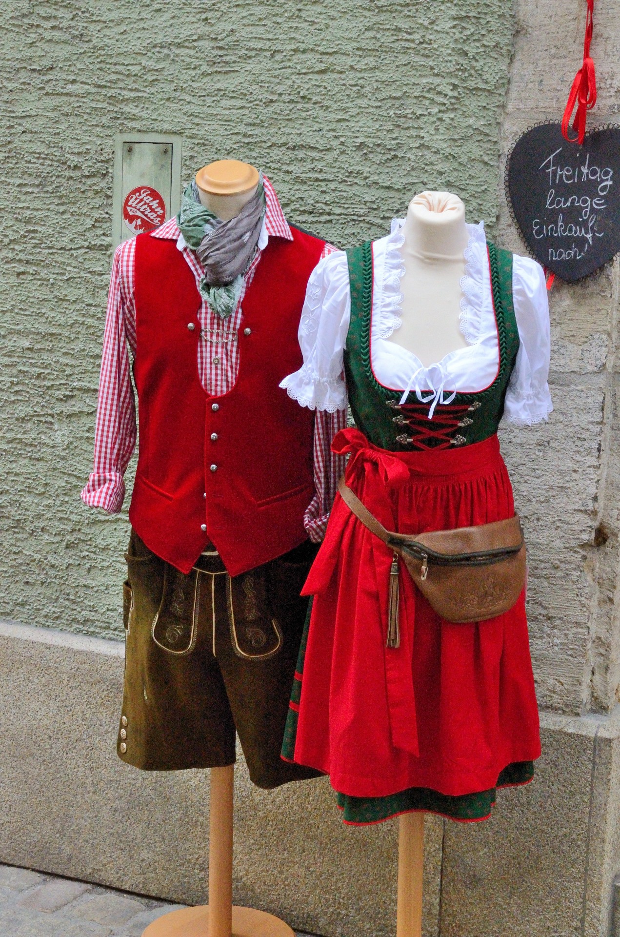 traditional bavarian costume free photo