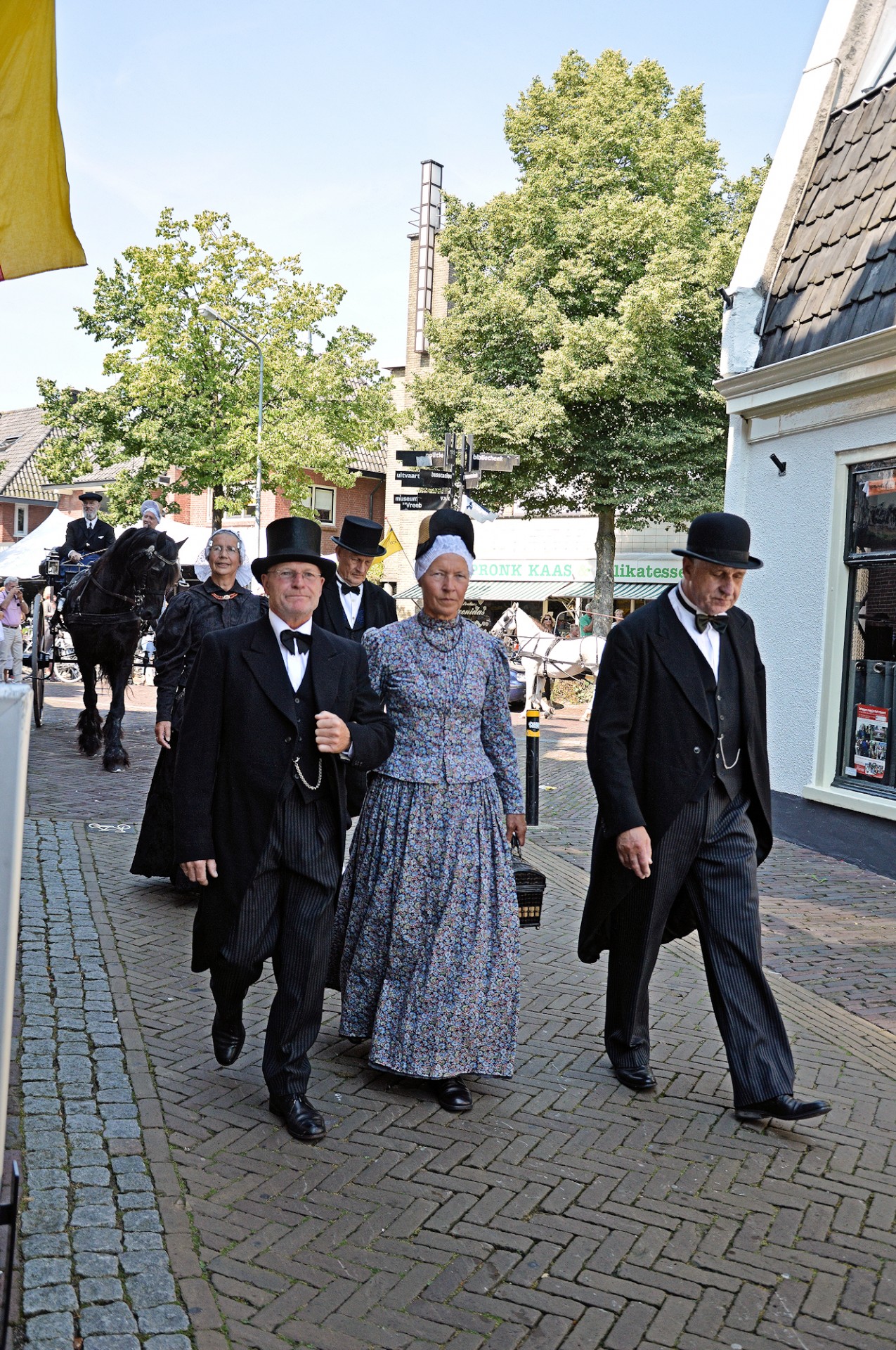 tradition holland clothing free photo