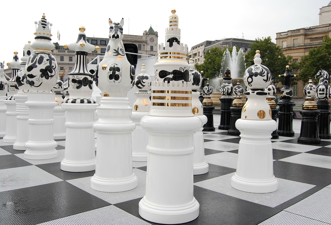 trafalgar square chess black free photo