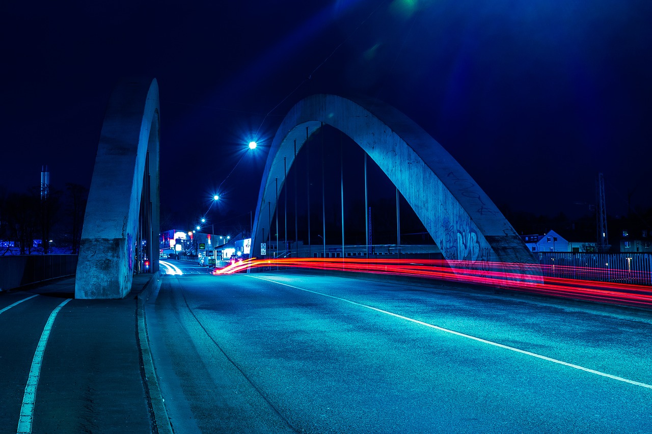 Traffic bridge. Освещение моста дороги.