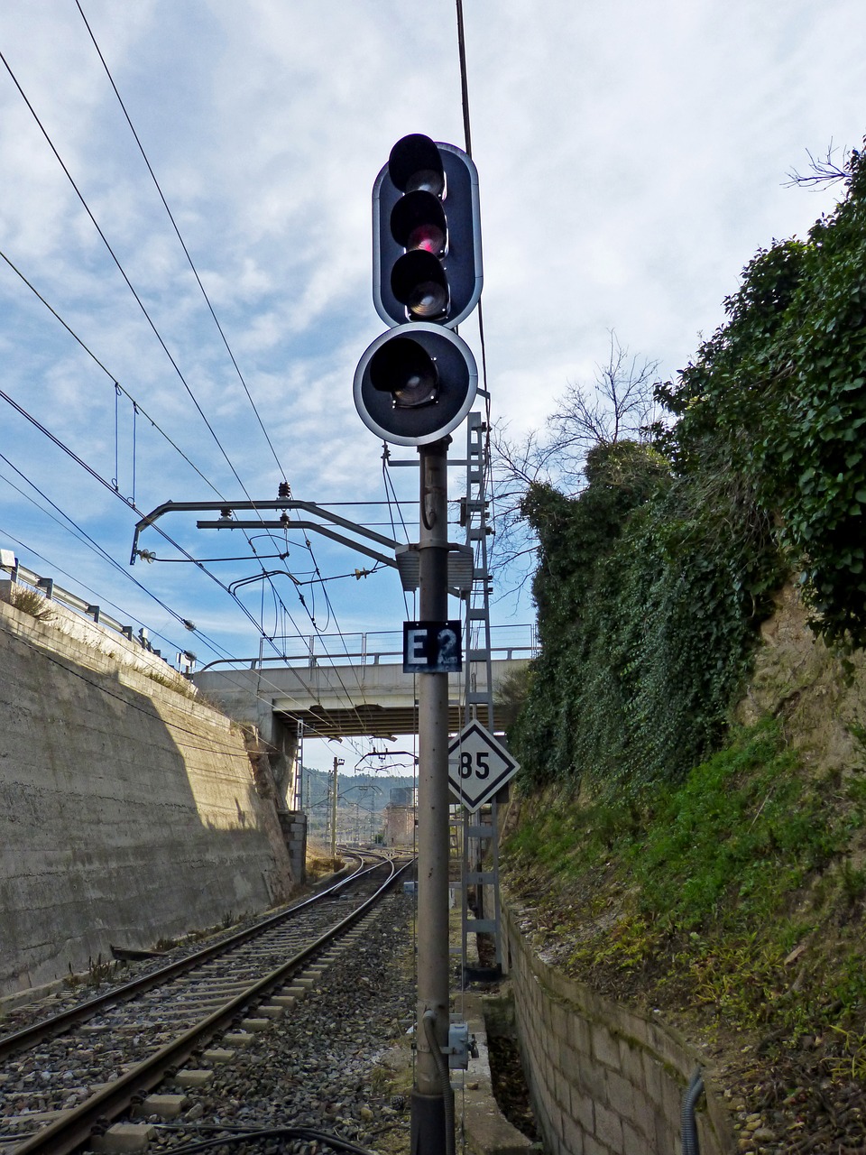 traffic light catenary via free photo