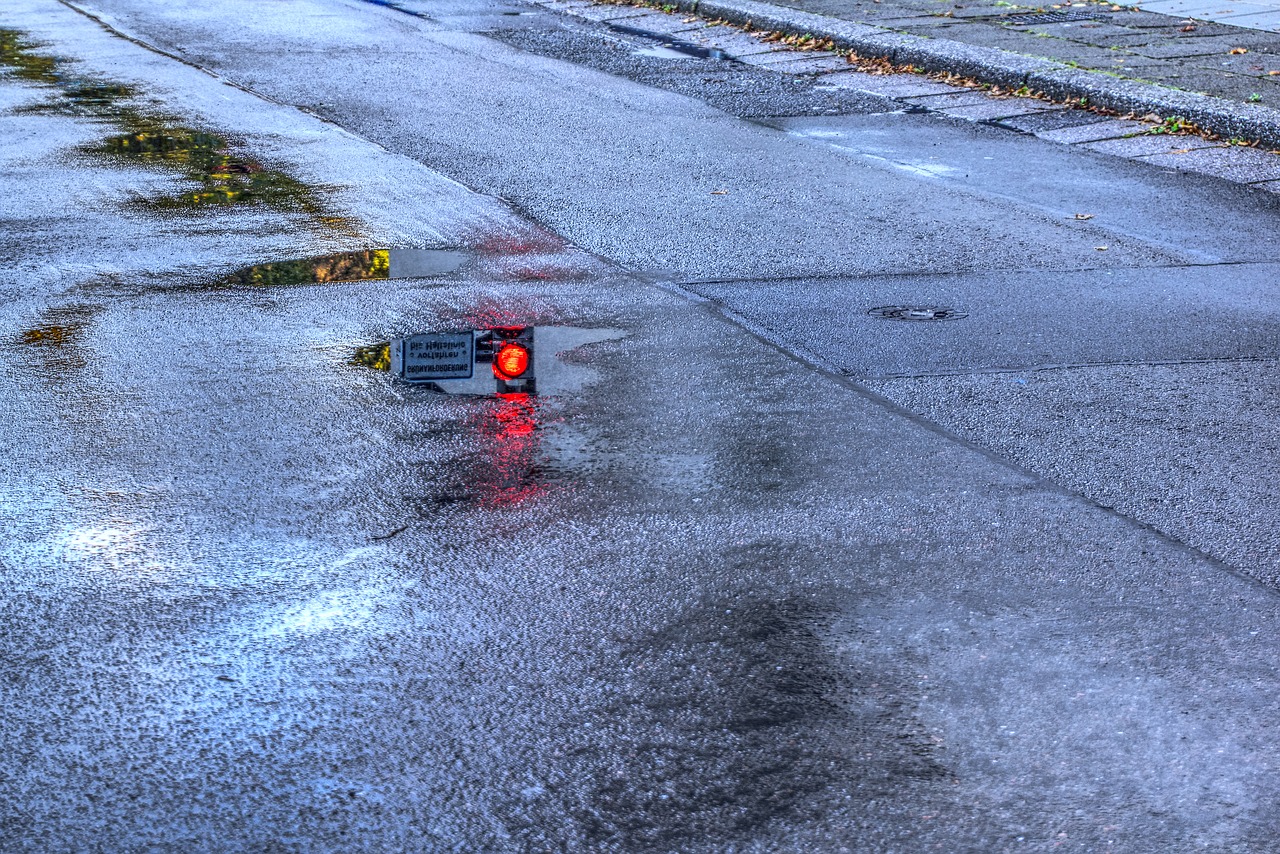 traffic lights  mirroring  reflection free photo