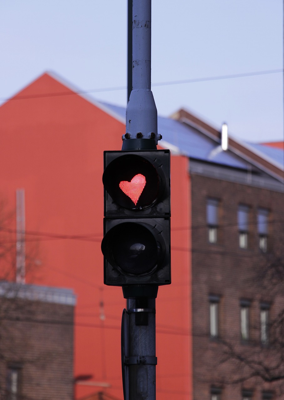 traffic lights  heart traffic light  traffic light with heart free photo