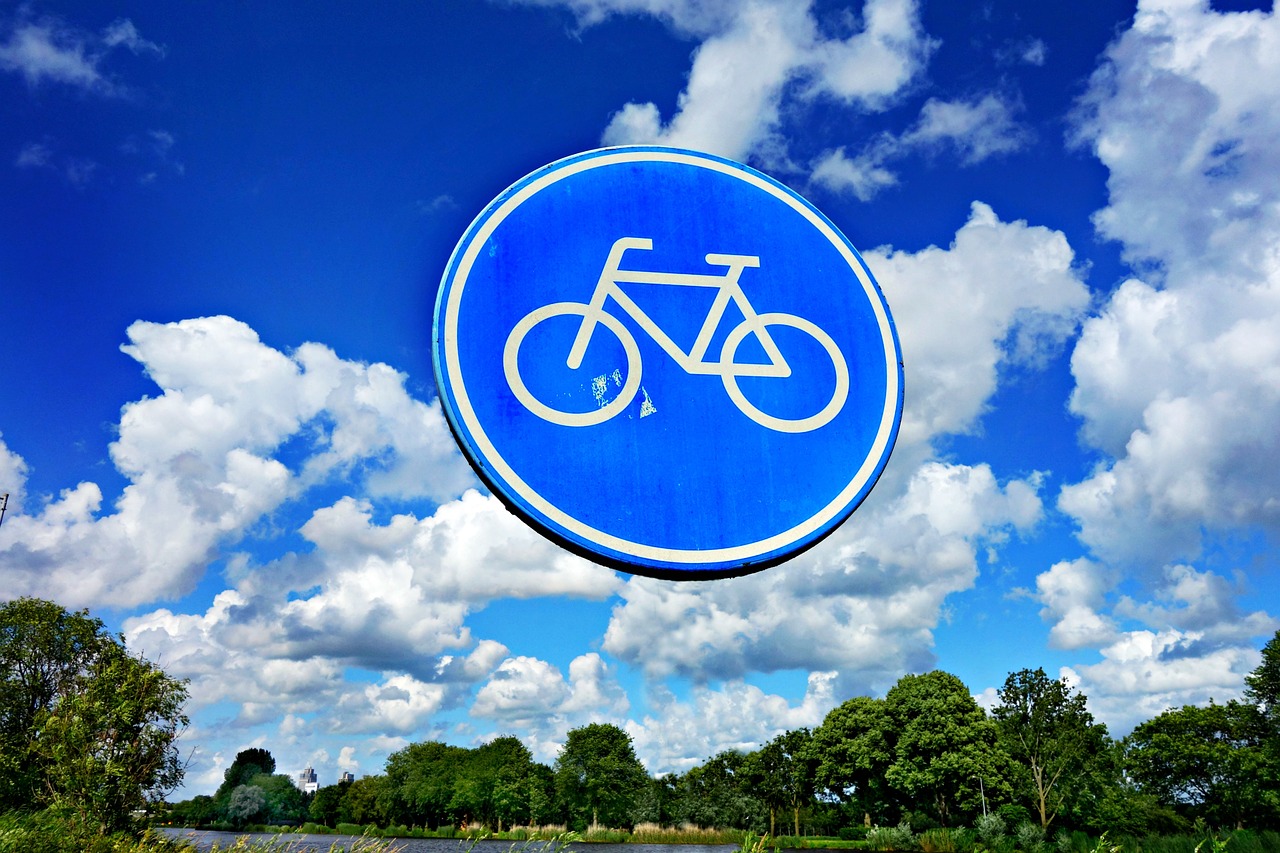 traffic sign bicycle symbol free photo