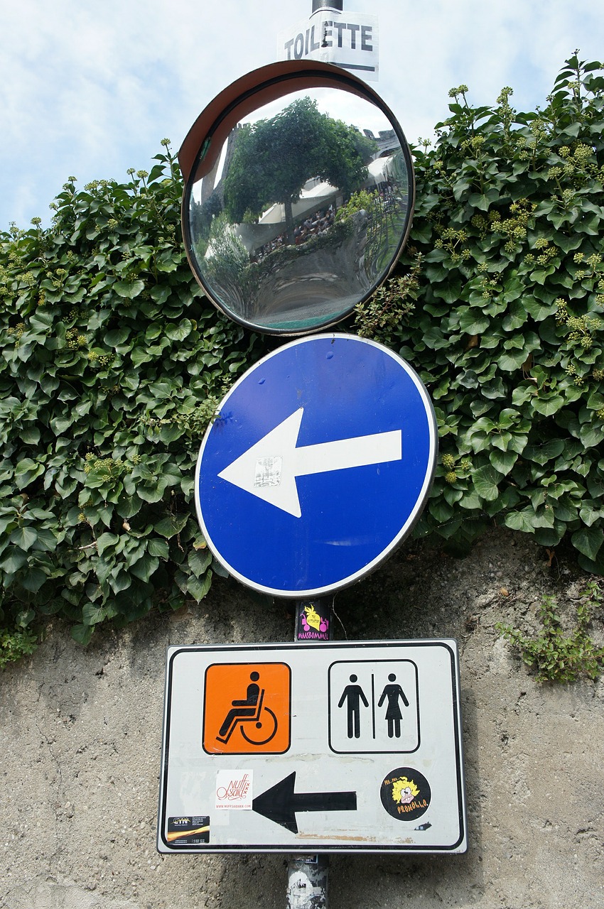 traffic sign directory toilet free photo