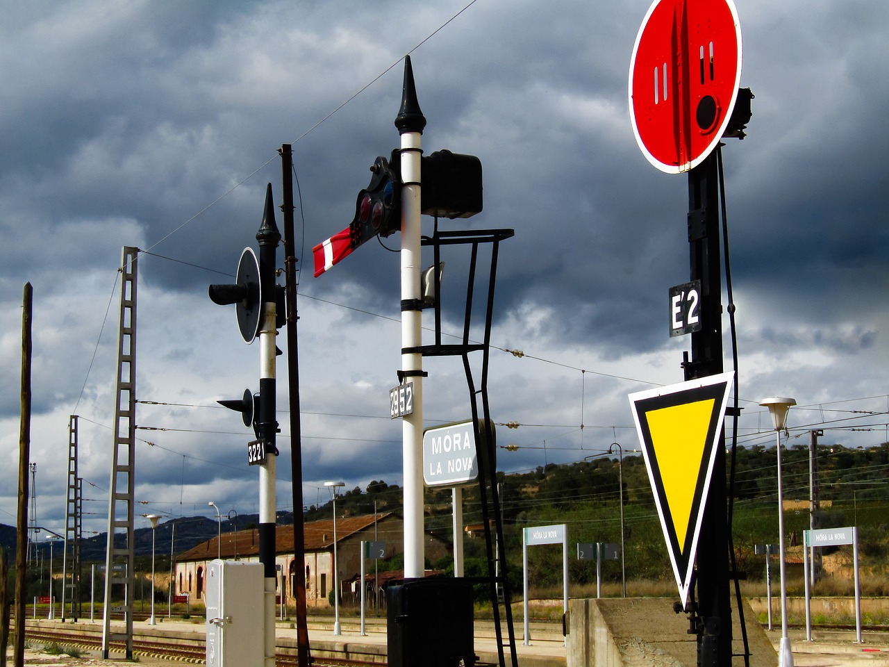 traffic signals  signs  signals free photo
