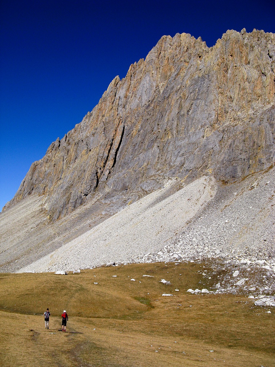 trail upstream mountaineering free photo