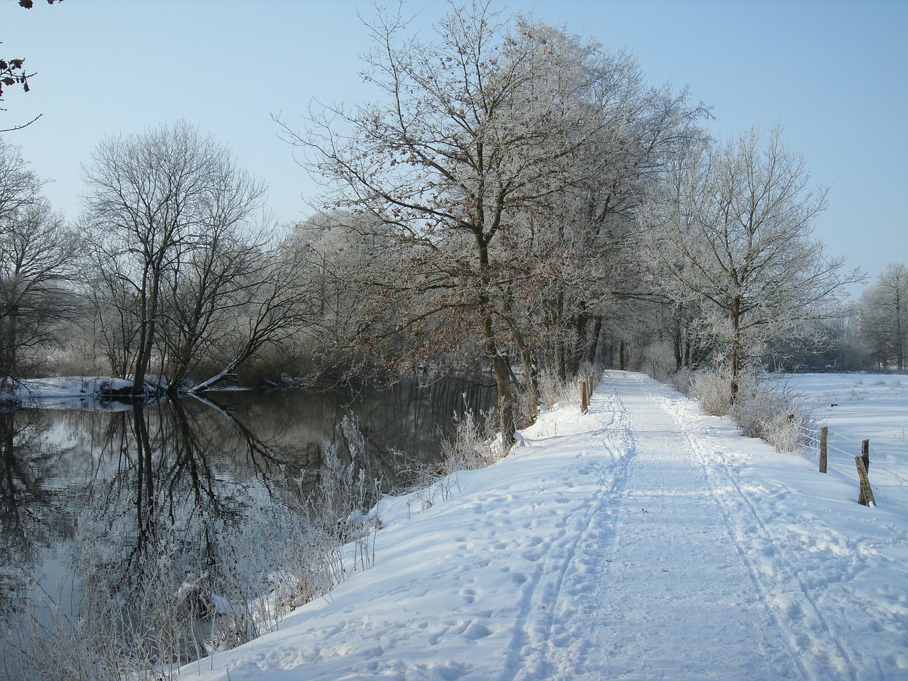 trail river wintry free photo
