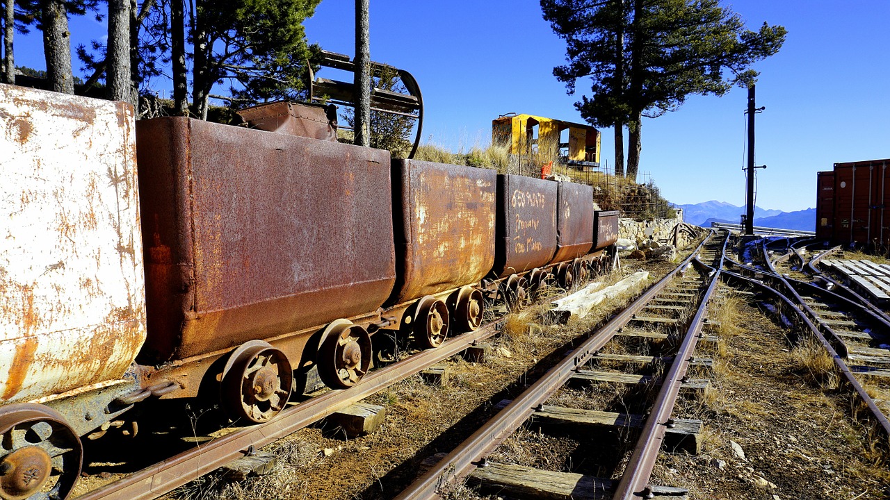 train miner infrastructure free photo