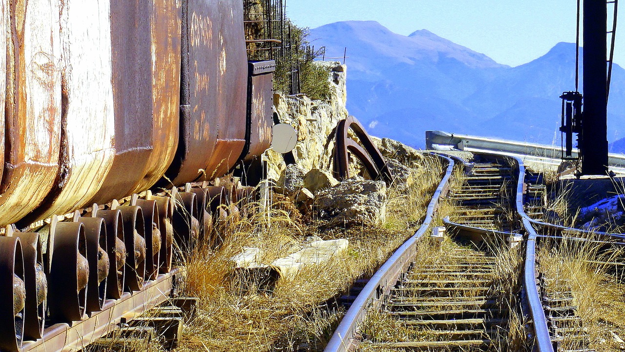 train miner infrastructure free photo