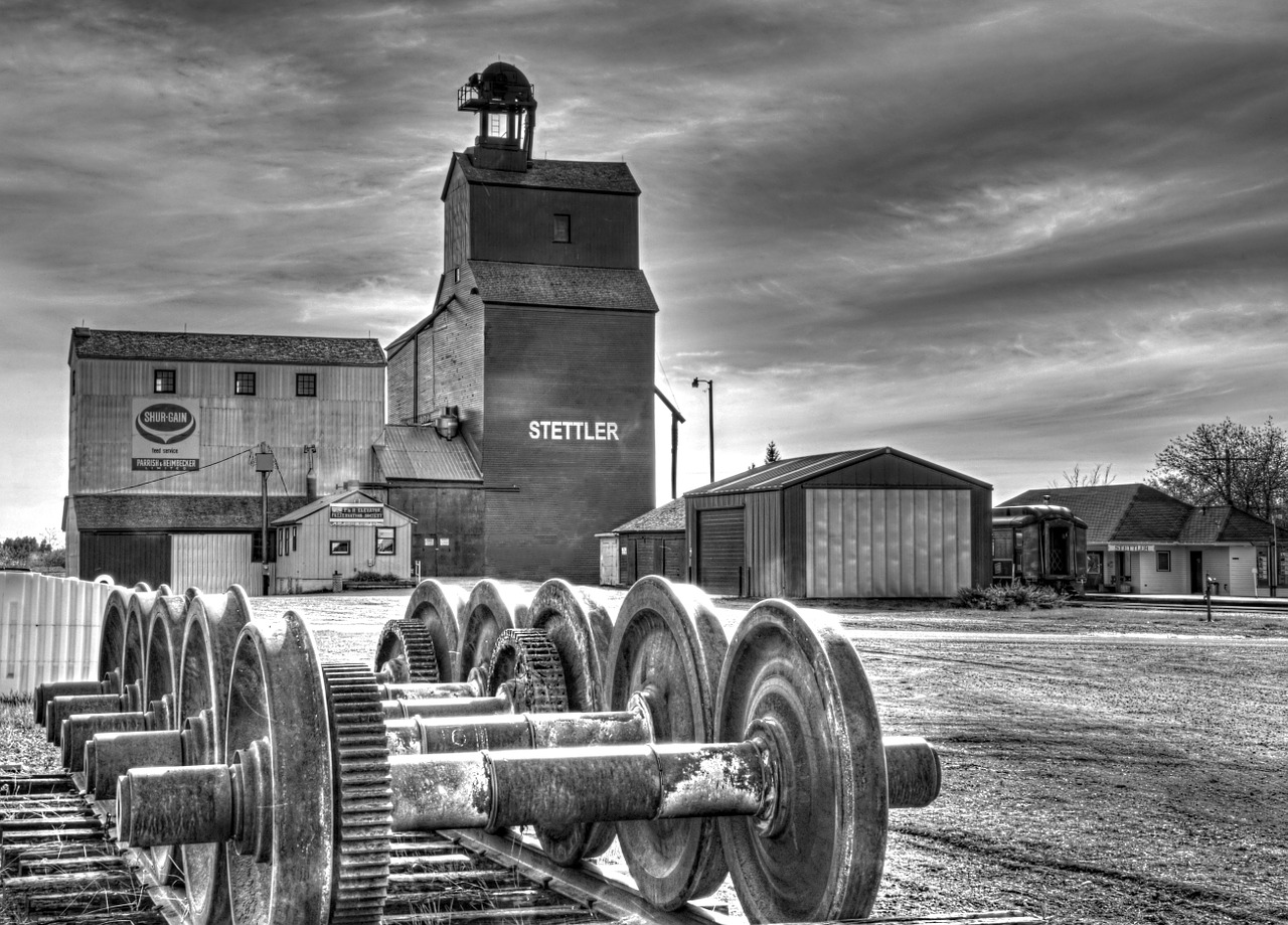 train railroad grain elevator free photo