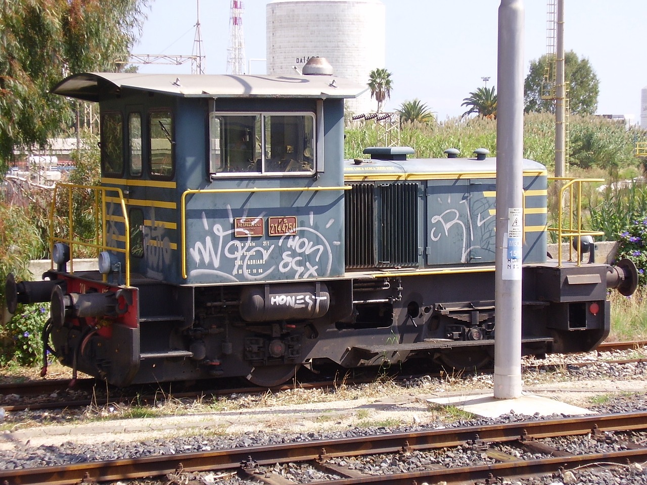 train locomotor railroad free photo