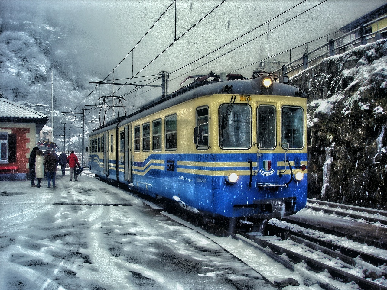 train shine bus tram free photo