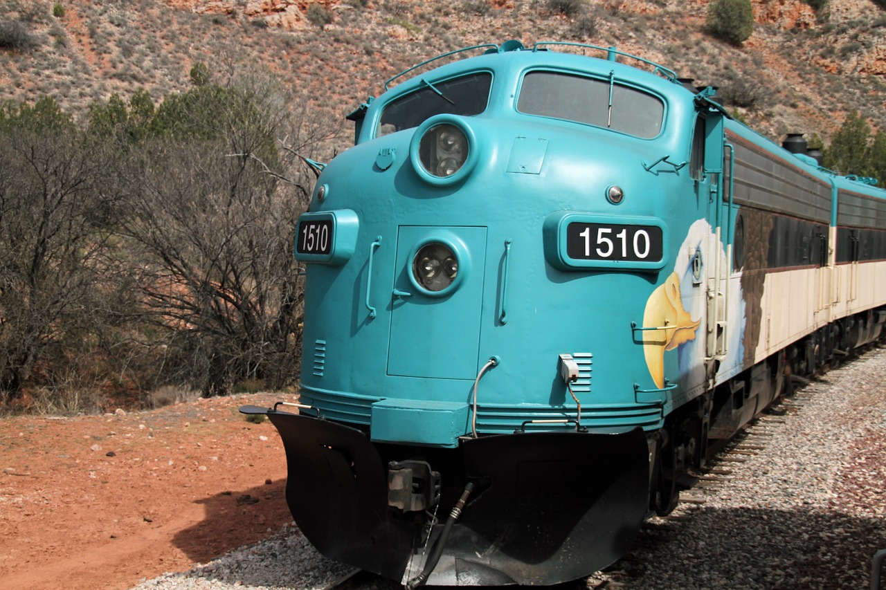 train railroad verde canyon free photo