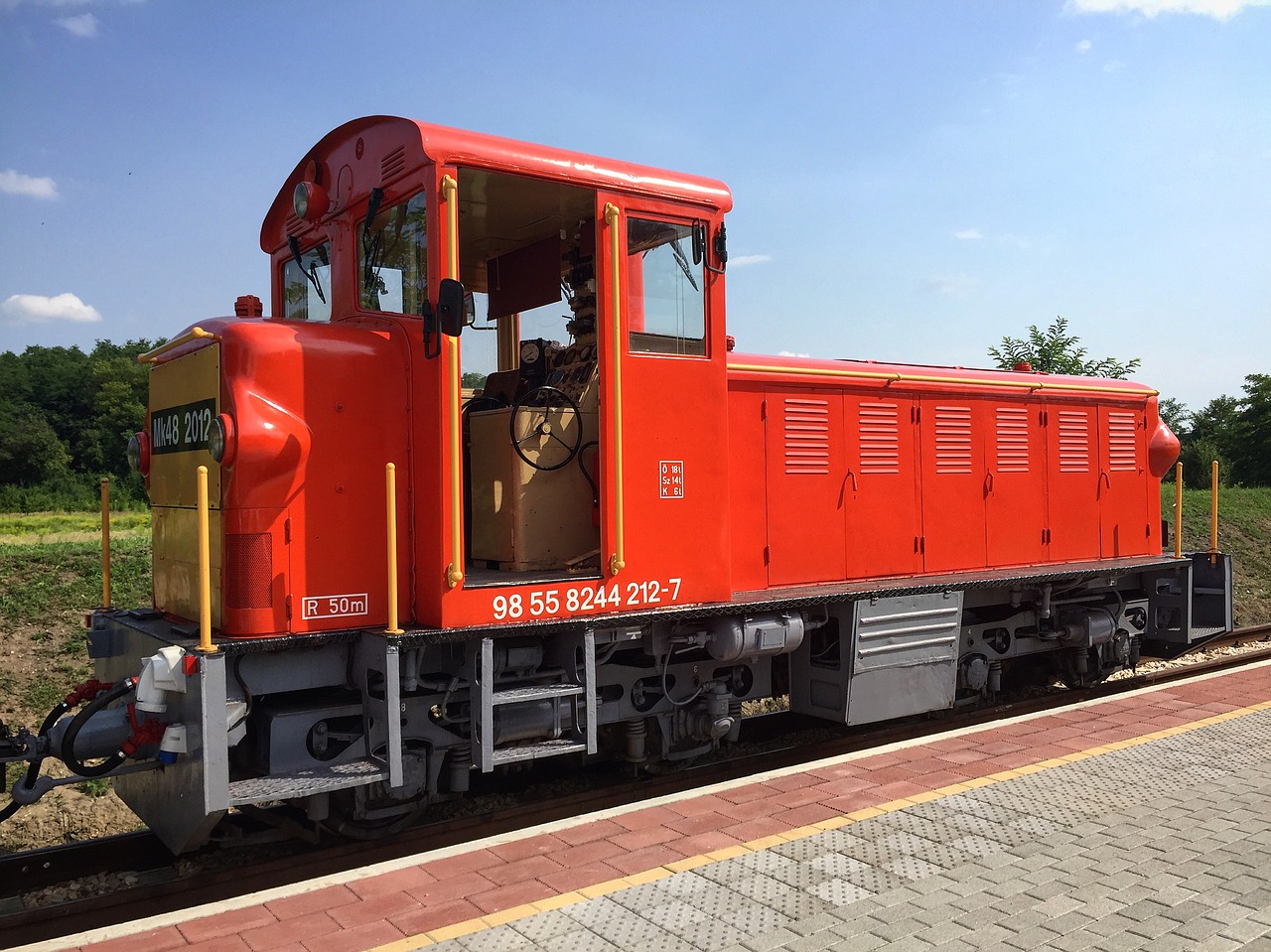 train light railway station free photo