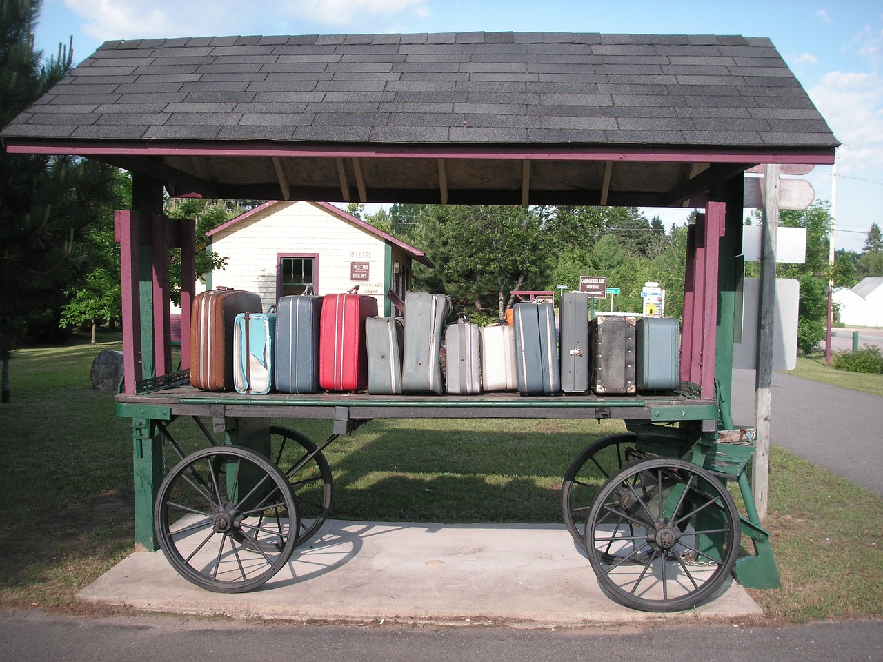 train carriage books free photo