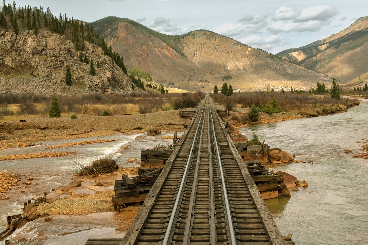 train railroad narrow guage free photo