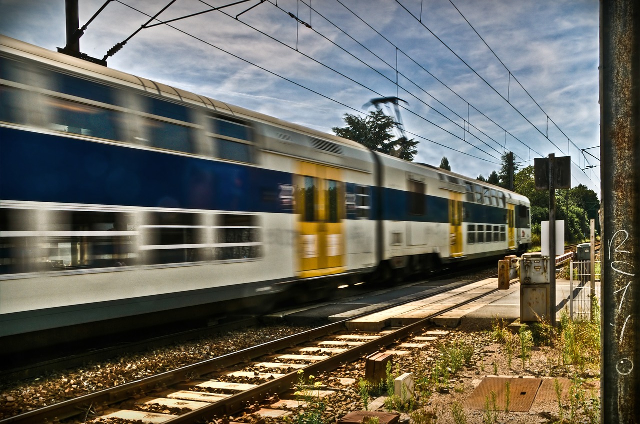 train speed railway free photo