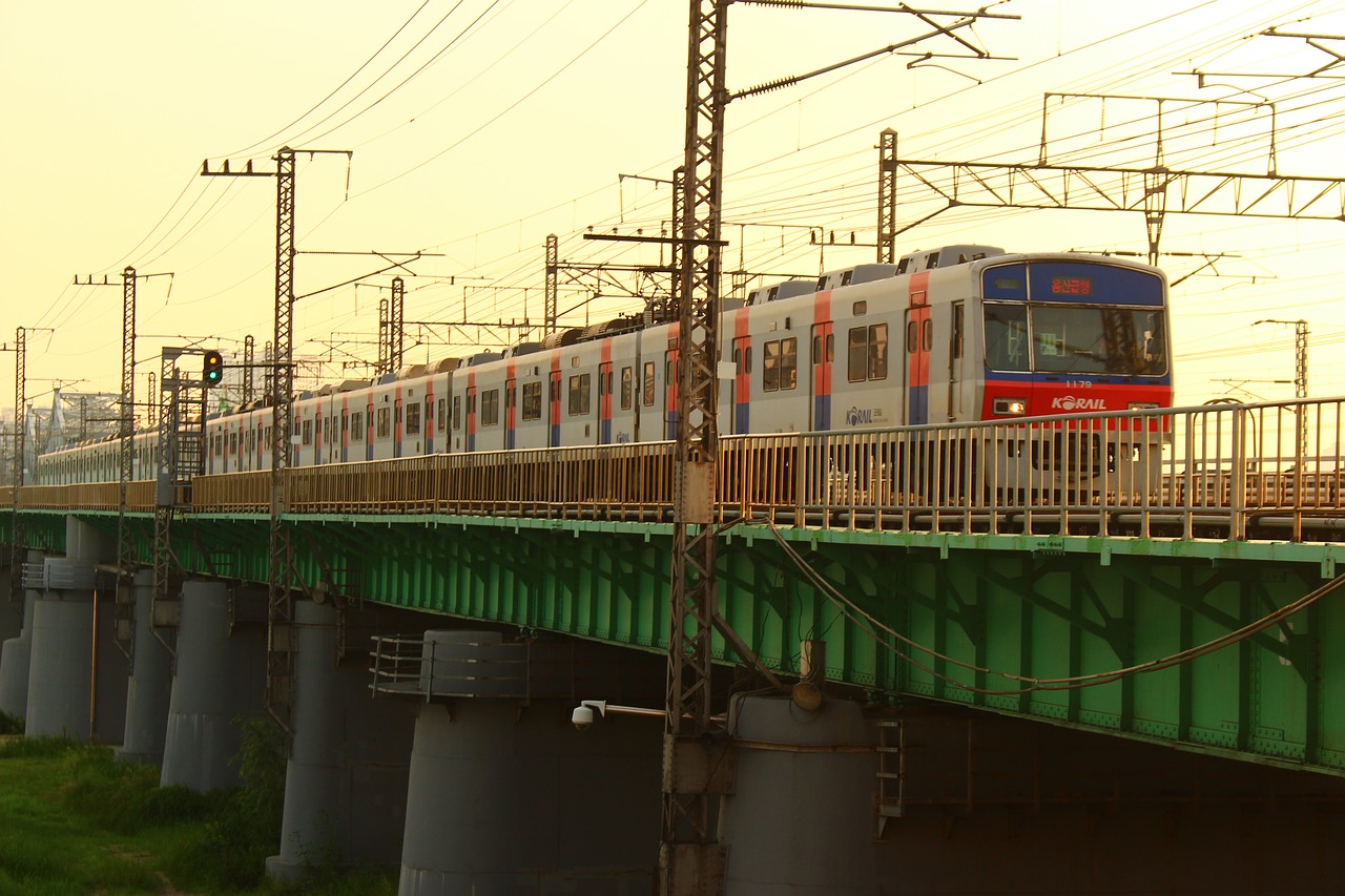 train subway han river free photo