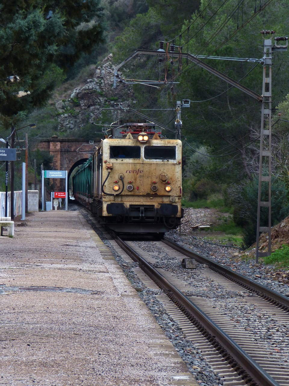 train via station free photo