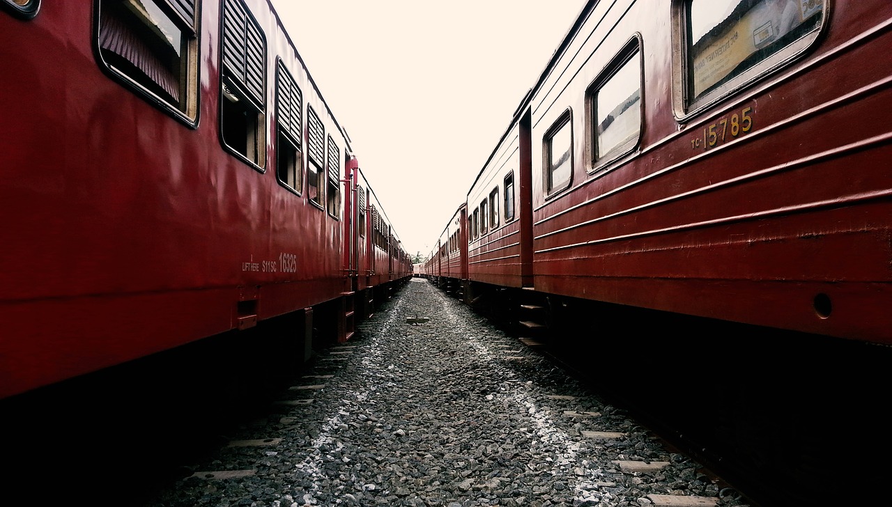 train train track sri lanka free photo