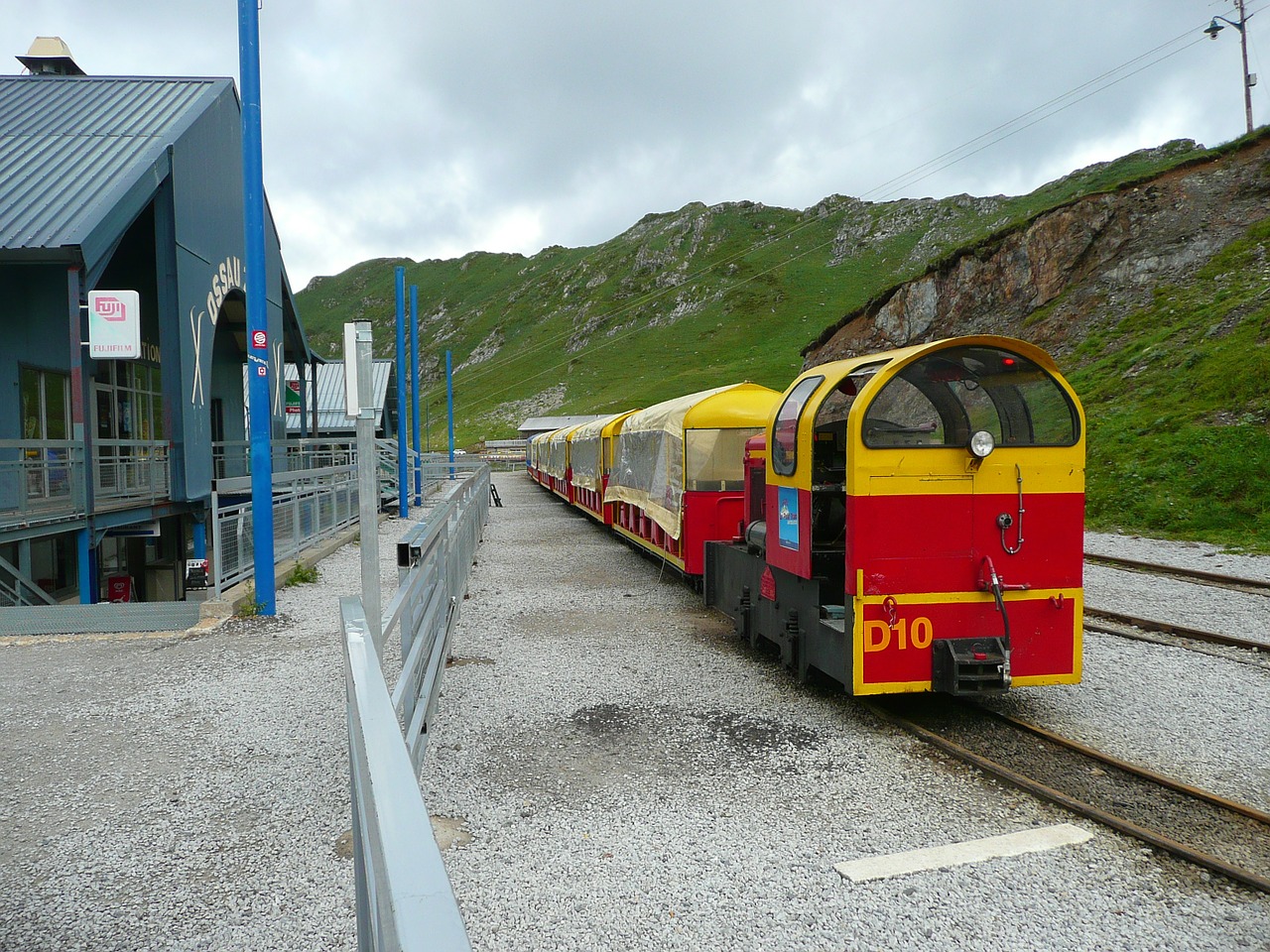 train mountain pyrénées free photo