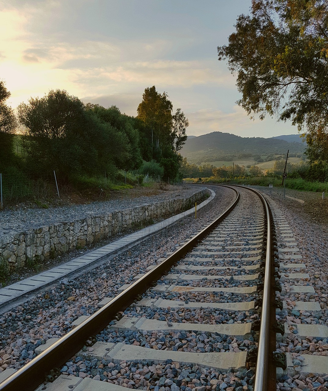 train pathways travel free photo