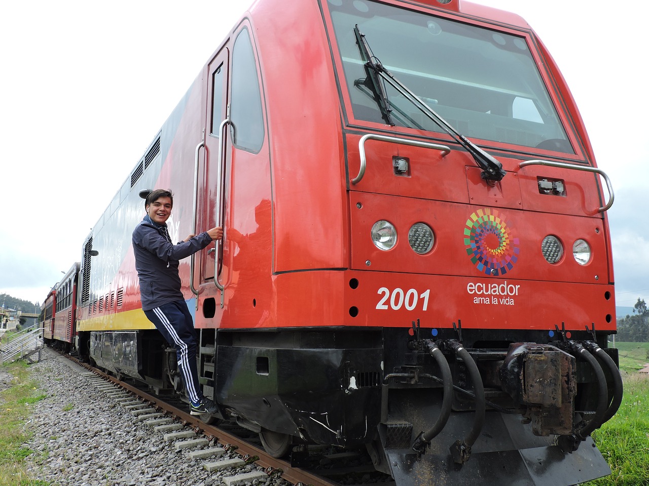 Поездов семей. Train familial. Поезд 7 букв. К черту поезда картинки.